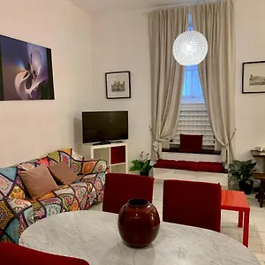 https://chroma-apt-farinone-28-rome.it-romehotels.com