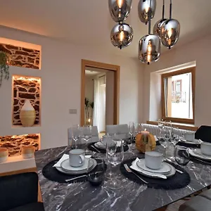 Design Nellere Padola